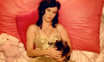 I Kissed A Girl por Katy Perry – Música con toque lésbico