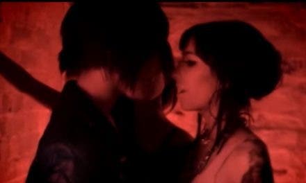 El nuevo vídeo de «The Veronicas» es de lo más lesbicanario