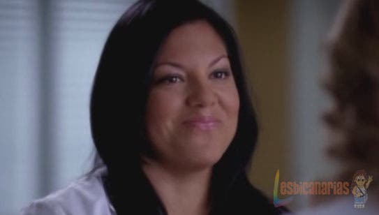 Callie Torres sonriendo