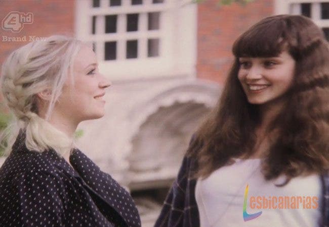 Emily y Naomi Skins
