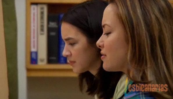 Aster y Vivian Anyone But Me