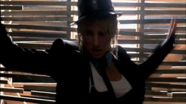 Brittana se prepara para bailar «Me Against the Music» en Glee