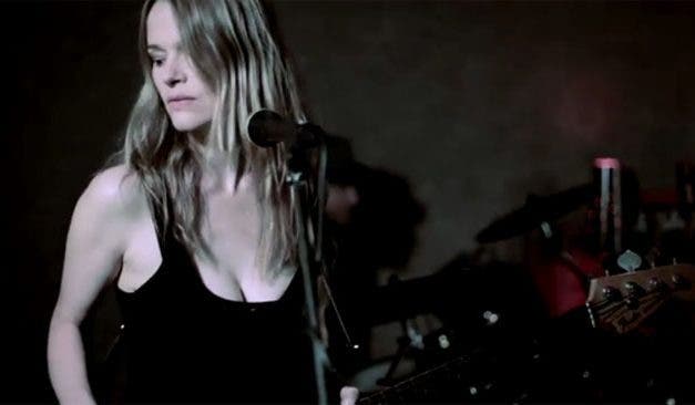 Uh Huh Her estrena el video de Black and Blue