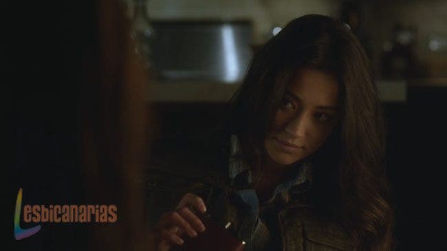 Pretty Little Liars 3x01 01