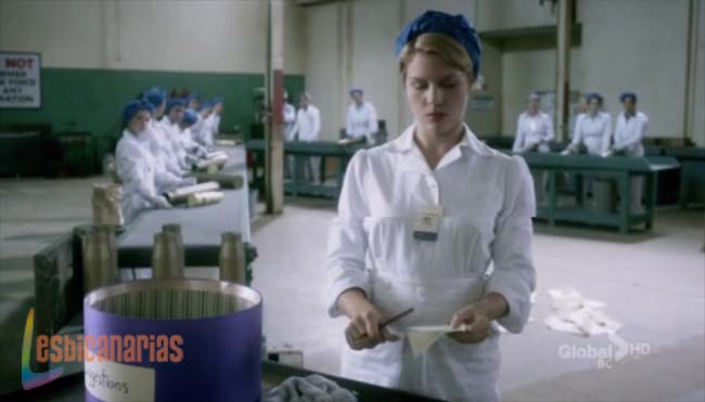 Betty escribiendo su sugerencia