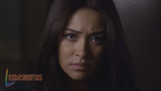 Emily y Paige  3x22-07