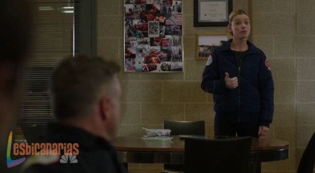 Shay anunciando su decisión en el trabajo
