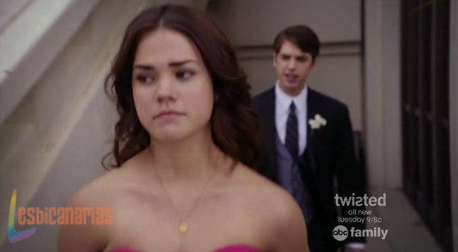 Brandon hablando con Callie