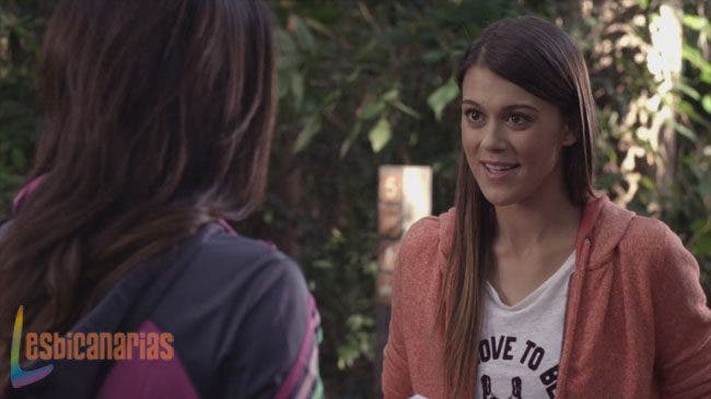 Emily y Paige PLL