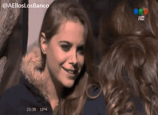 Agustina y Valeria hablando