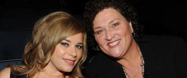 Dot-Marie Jones se casa con su novia Bridgett Casteen