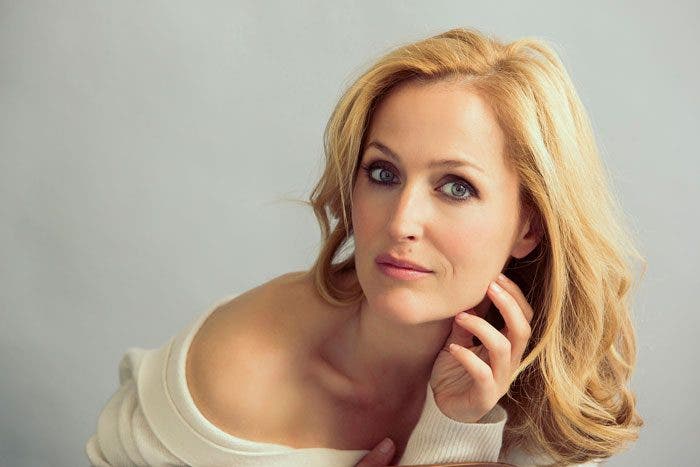 Gillian Anderson no descarta tener una relación con otra mujer