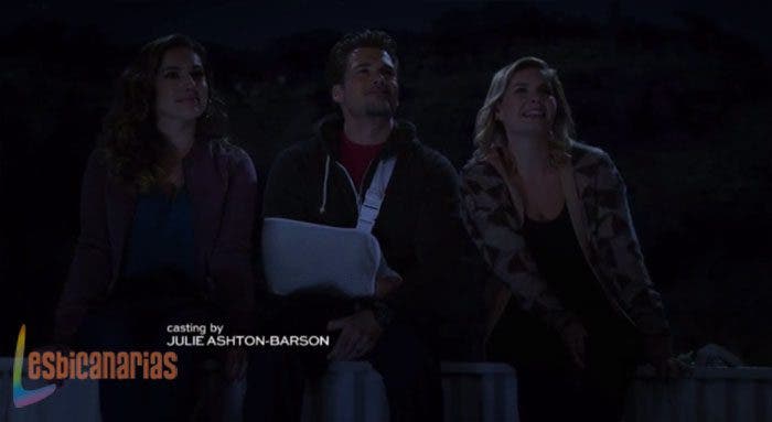 Lizzy,-Luke-y-Prudence-mirando-al-cielo