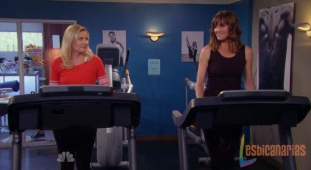 Lizzy hablando con Kate
