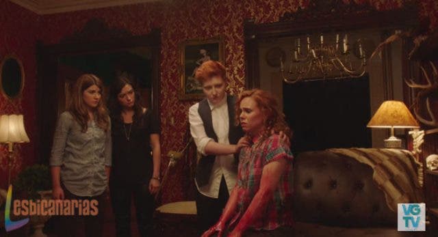 Perry le explica a las chicas lo que vio