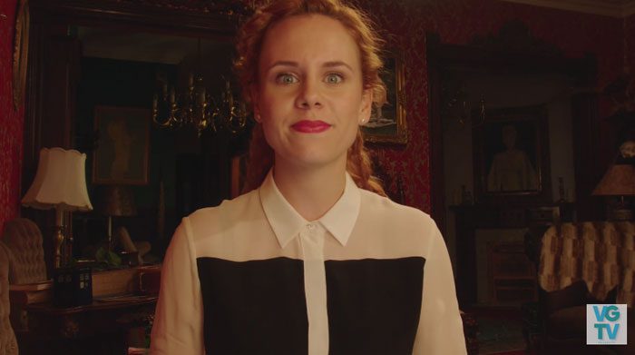 Perry-hablandole-a-la-cámara