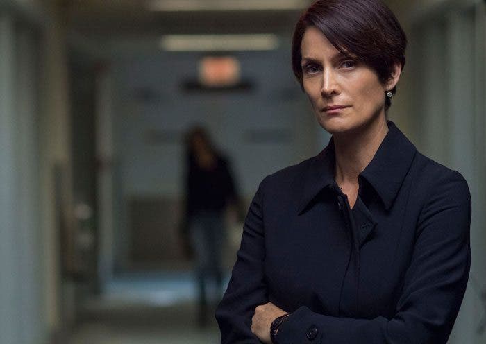 Jeryn Hogarth de perfil