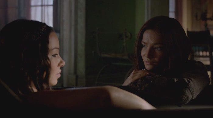 Max-y-Anne-mirándose