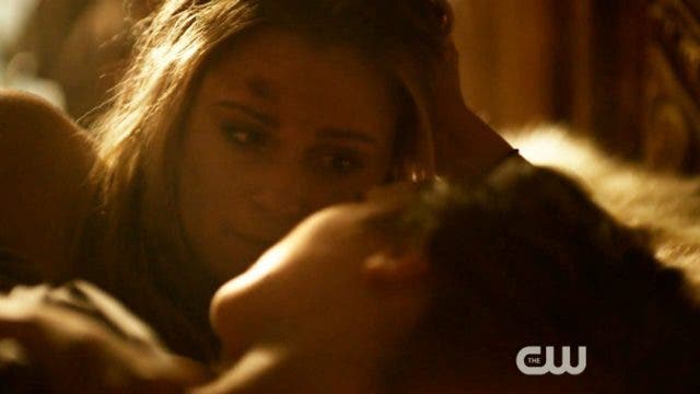 Clarke y Lexa enamoradas