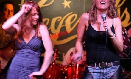 Fotos de Lucy Lawless en su concierto en Chicago