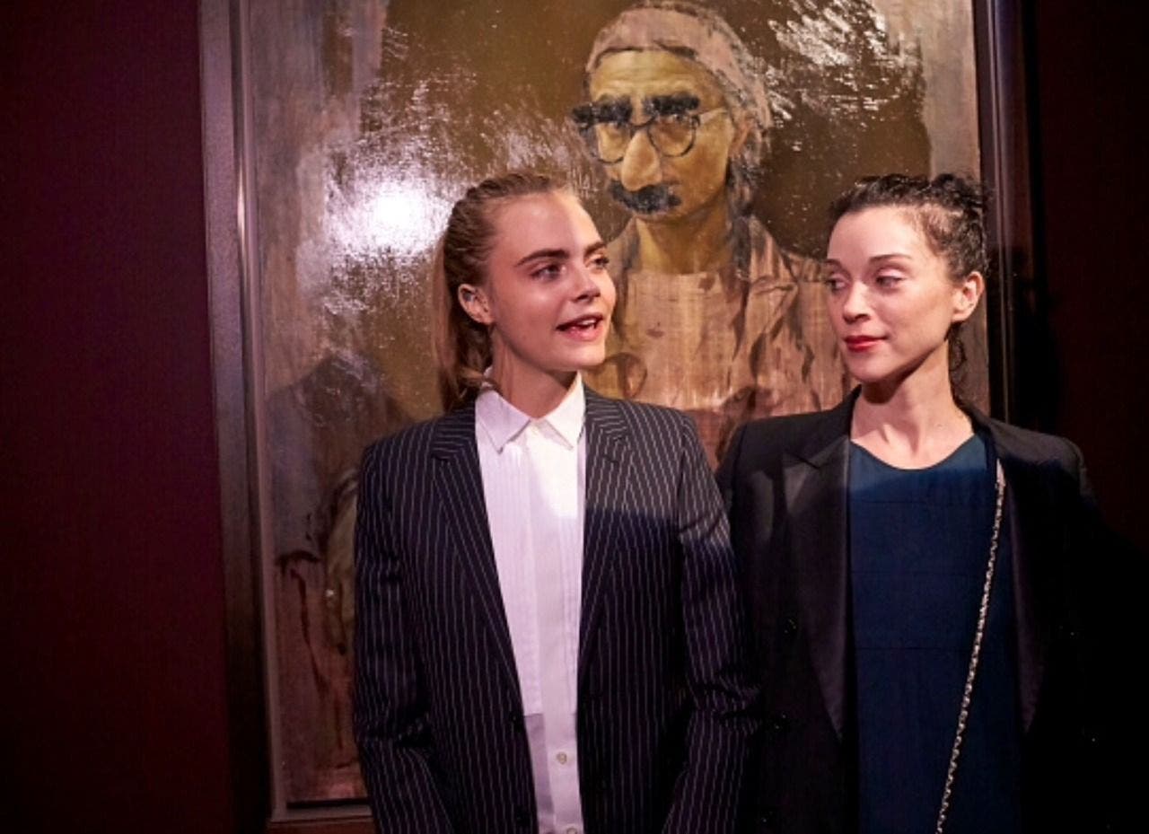 Escucha «Pills»: La canción de St. Vincent con Cara Delevingne