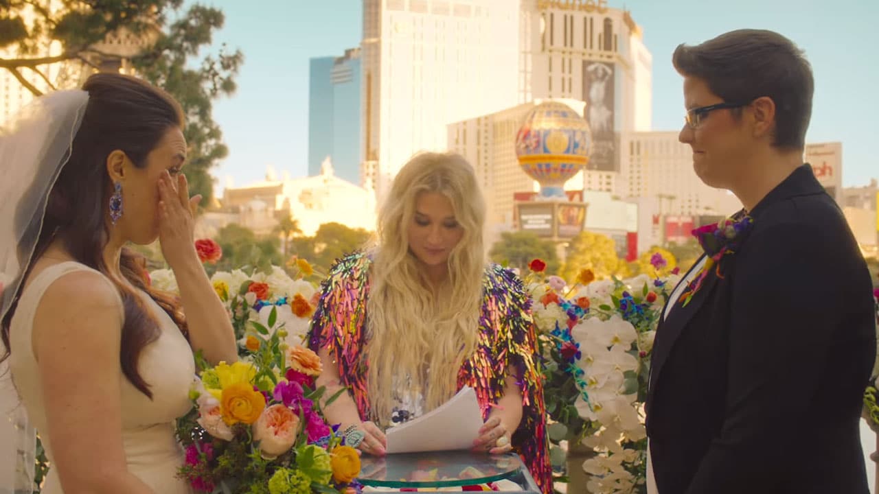Kesha casó una pareja lésbica en su nuevo vídeo clip: «I Need A Woman To Love»