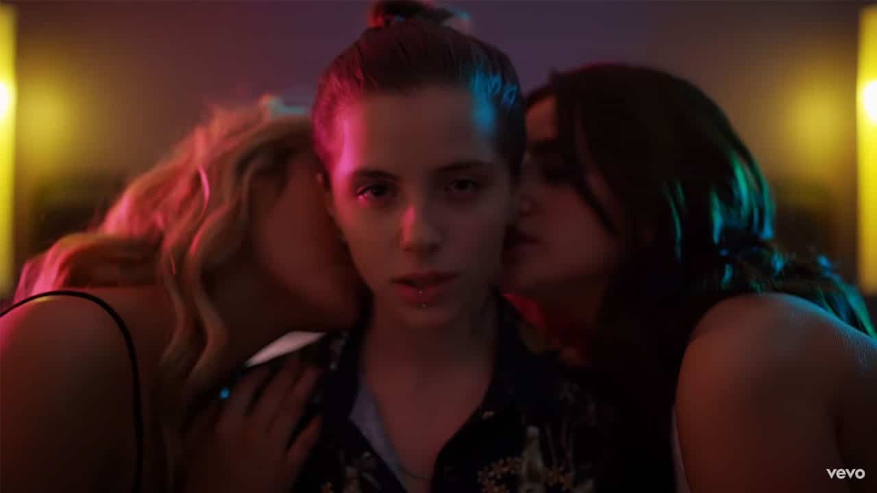 Three Now por Valen Etchegoyen – Música con toque lésbico