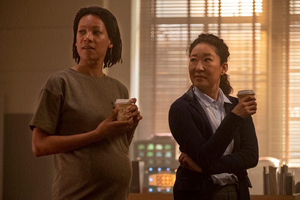 Eve y Jess en el trabajo tomando café