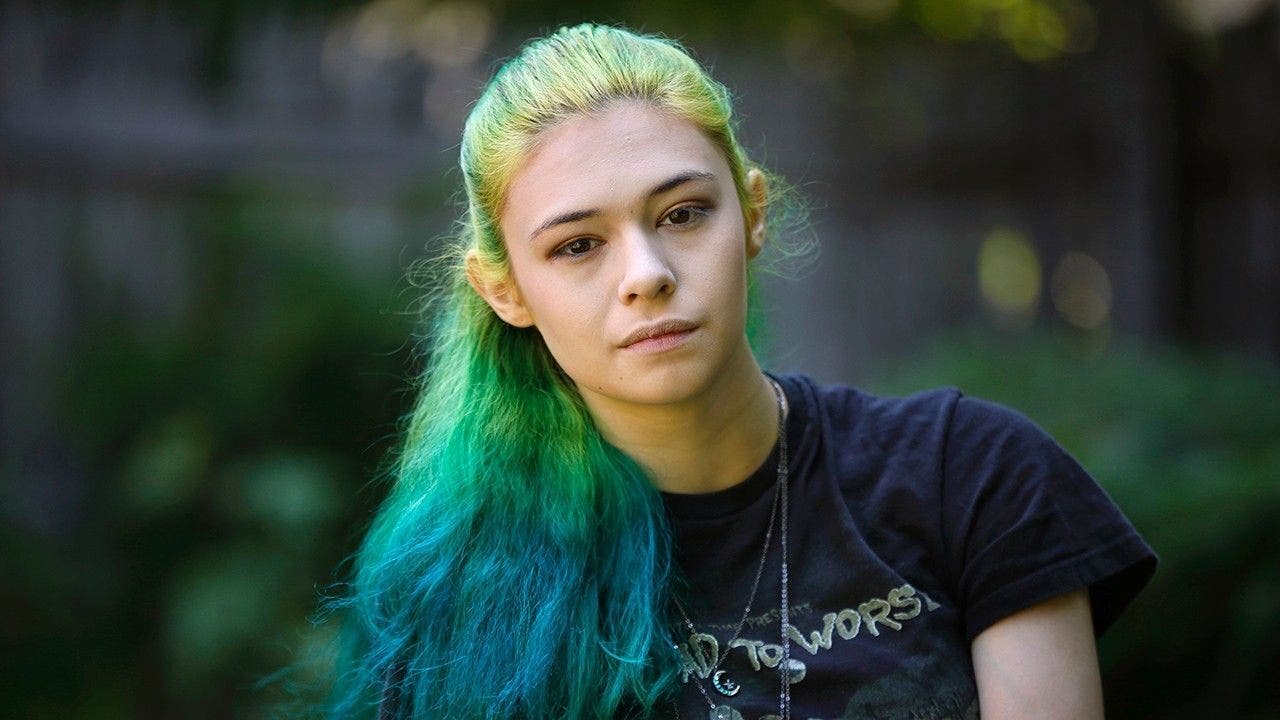 Nicole Maines (Supergirl) protagoniza una película feminista de vampiros queer