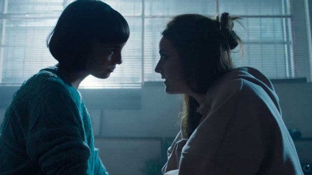 pareja lésbica mirándose