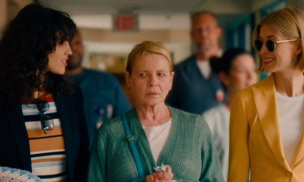 Échale ojo al tráiler de «I Care a Lot» si te gustan las villanas lesbianas que molan mucho