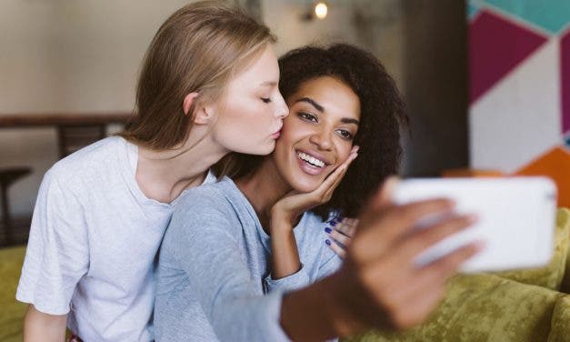 Las parejas lésbicas tienen redes sociales más grandes que las personas en relaciones de diferentes sexos