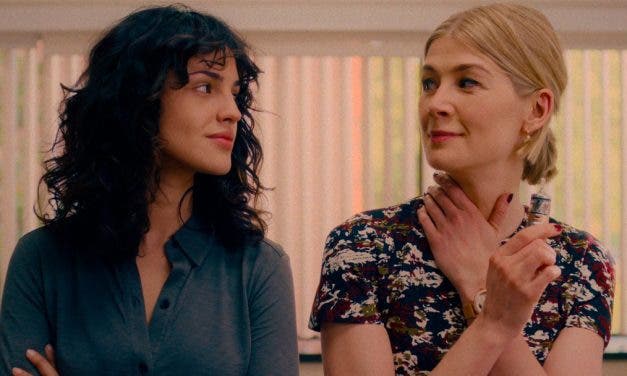 I Care A Lot: Las villanas lesbianas que amaras odiar