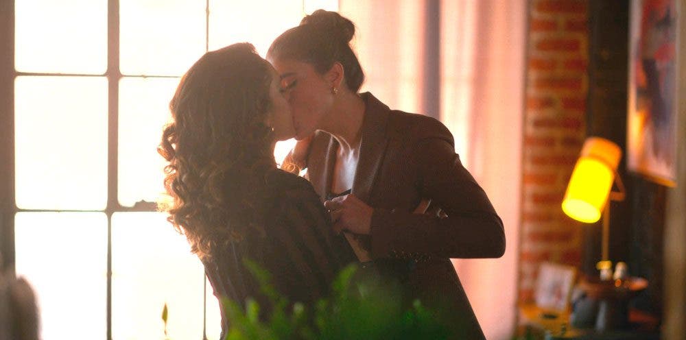 Dani y Gigi besándose en The L Word Generation Q