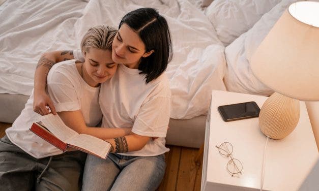 Cómo leer libros lésbicos gratis y ayudar a sus autoras en el proceso
