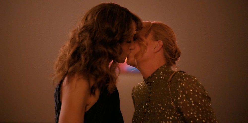 Bette y Tina besándose en The L Word Generation Q