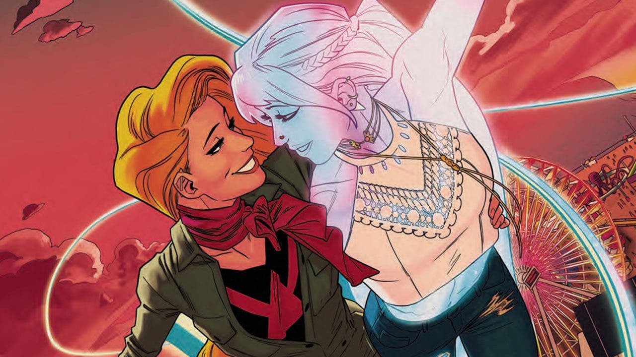 Julie Powers y Karolina Dean abrazadas