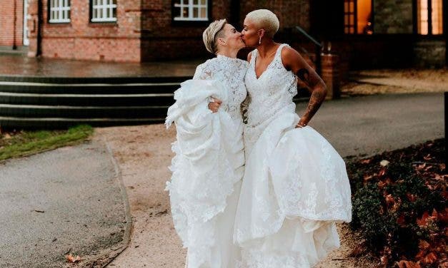 La emotiva boda de Jess Fishlock y Tziarra King ha sido un golazo al corazón del fútbol femenino