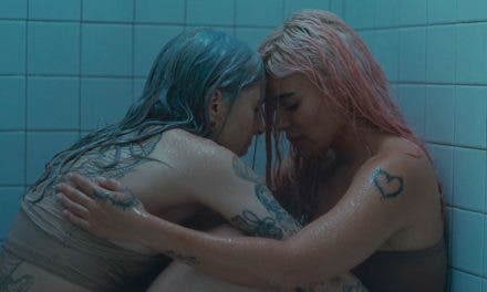 Karol G y Young Miko se enamoran en el videoclip de Contigo
