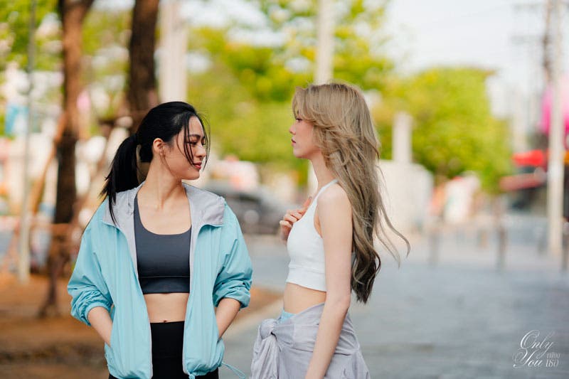 Ayla y Tawan en Only You